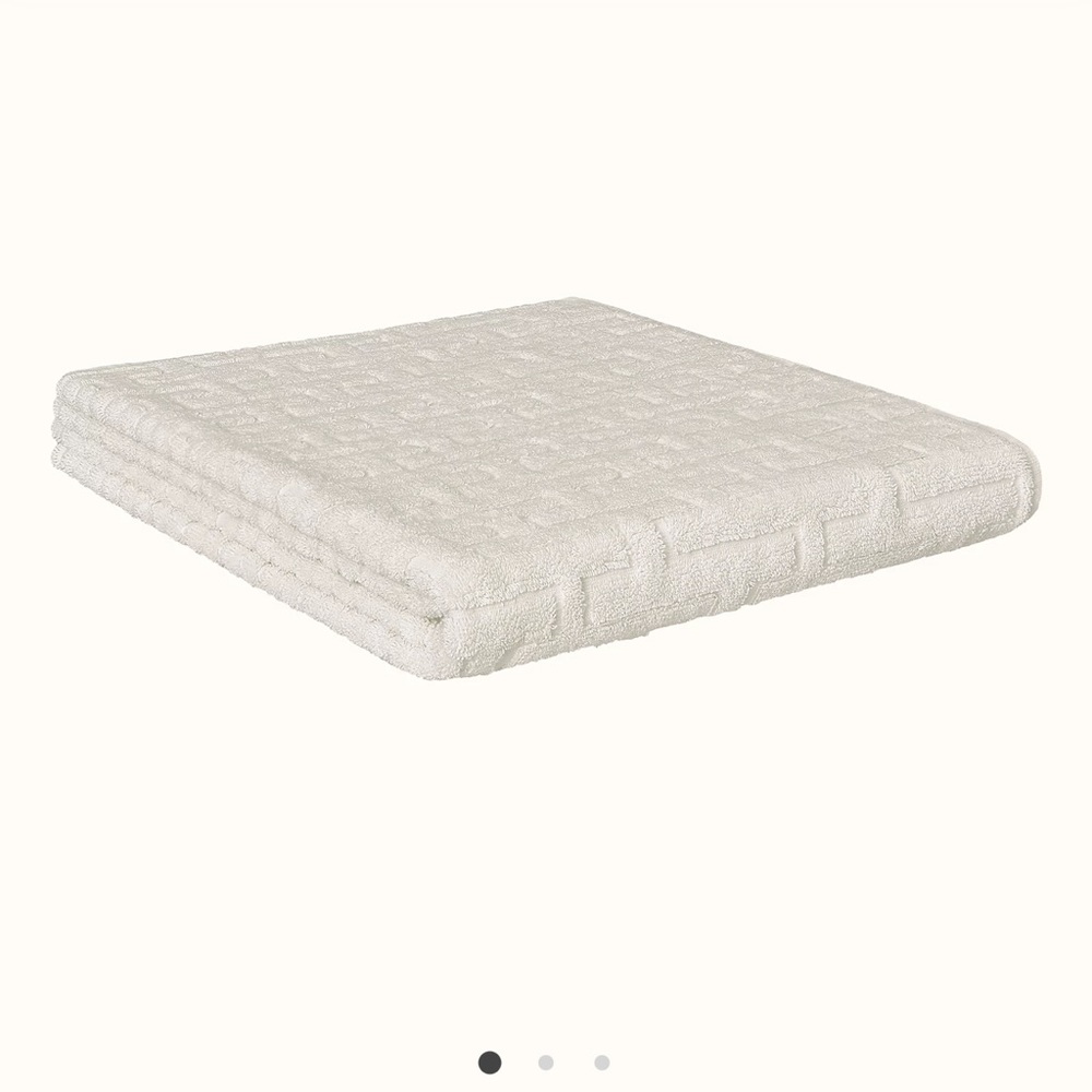 Brand new Hermes stairs bath towel - Picture 2 of 2